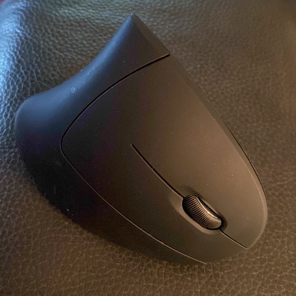 Anker Wireless Vertical Ergonomic Mouse - Picture 3 of 12